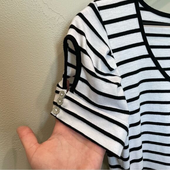 Guess Black and White Scoop Neck Shirt - Size: Medium - Picture 6 of 7